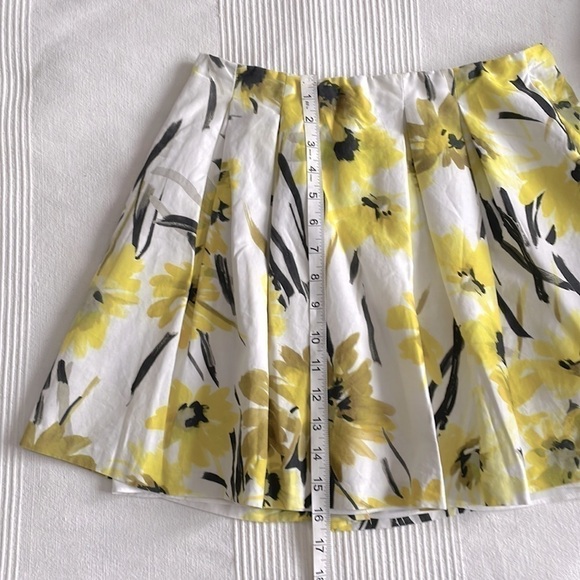 ALICE + Olivia Connor Daisy Skirt Size 8 - Picture 9 of 9